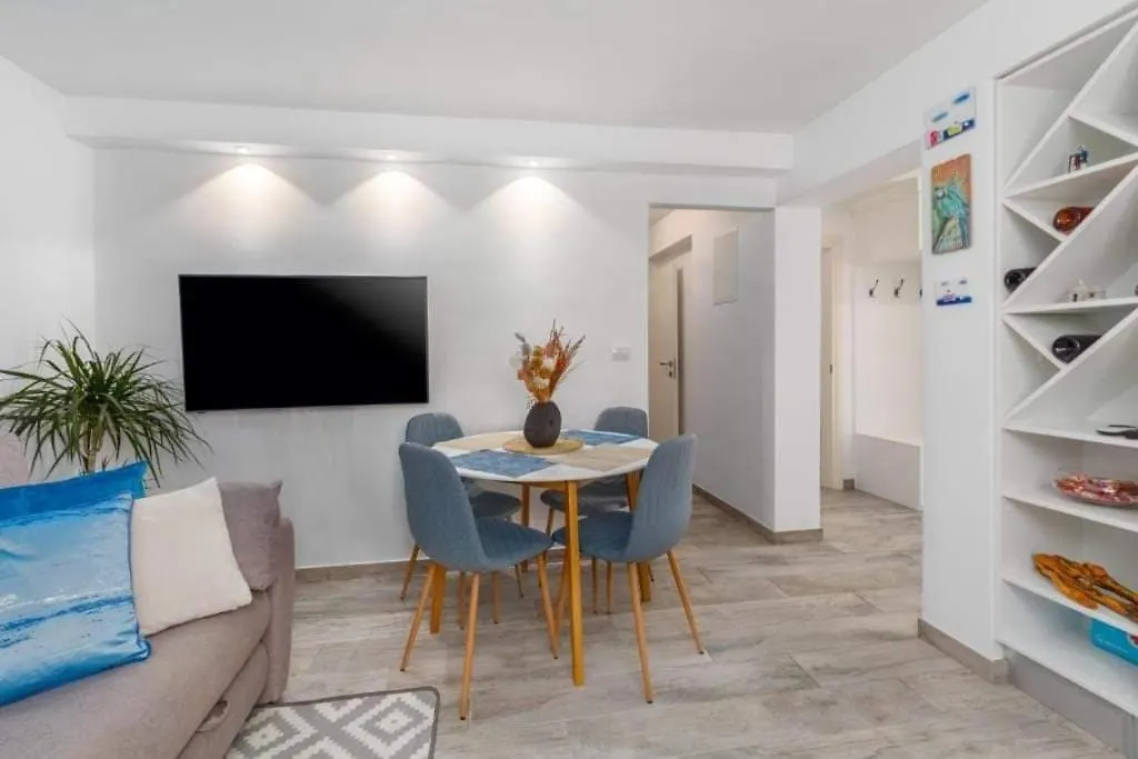 Apartments With A Parking Space Pula - 22308