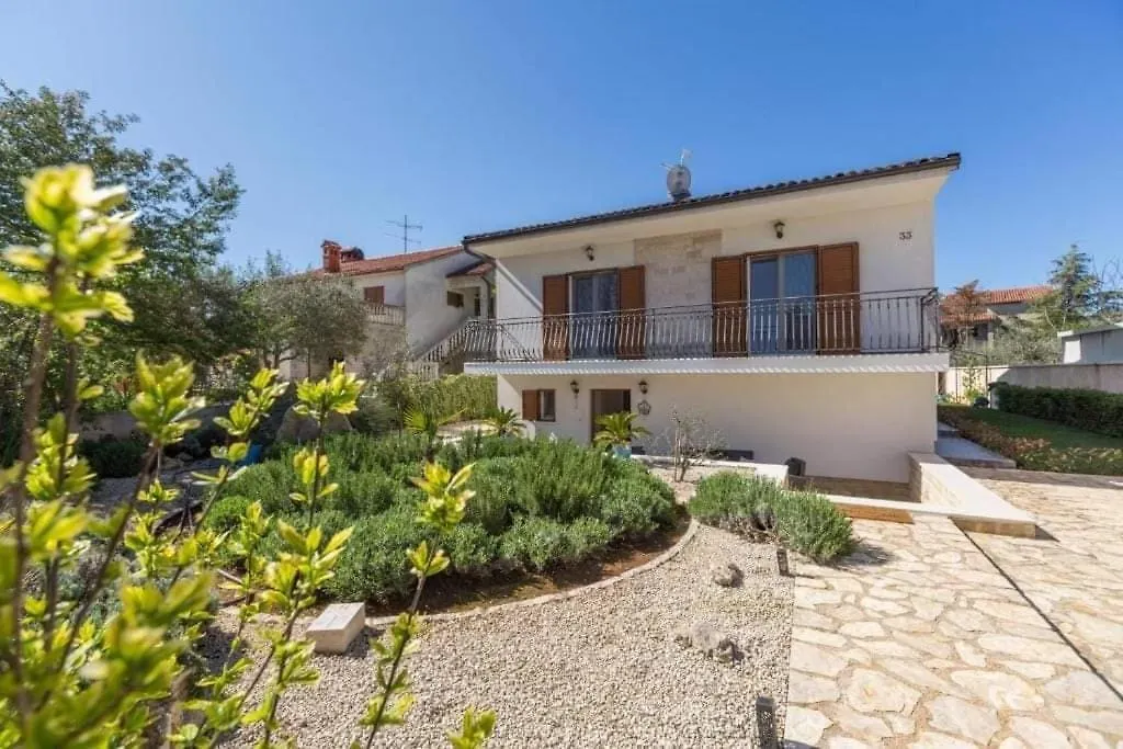 Apartments With A Parking Space Pula - 22308