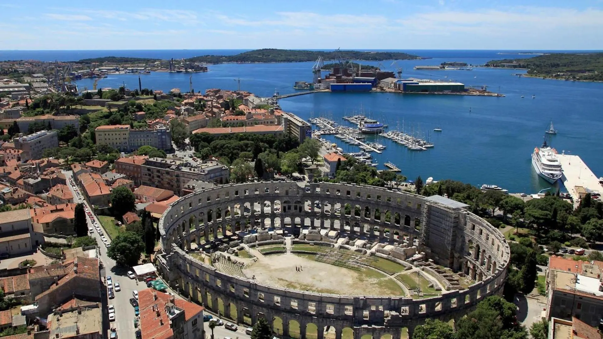 Apartments With A Parking Space Pula - 22308 0*,  Croatia