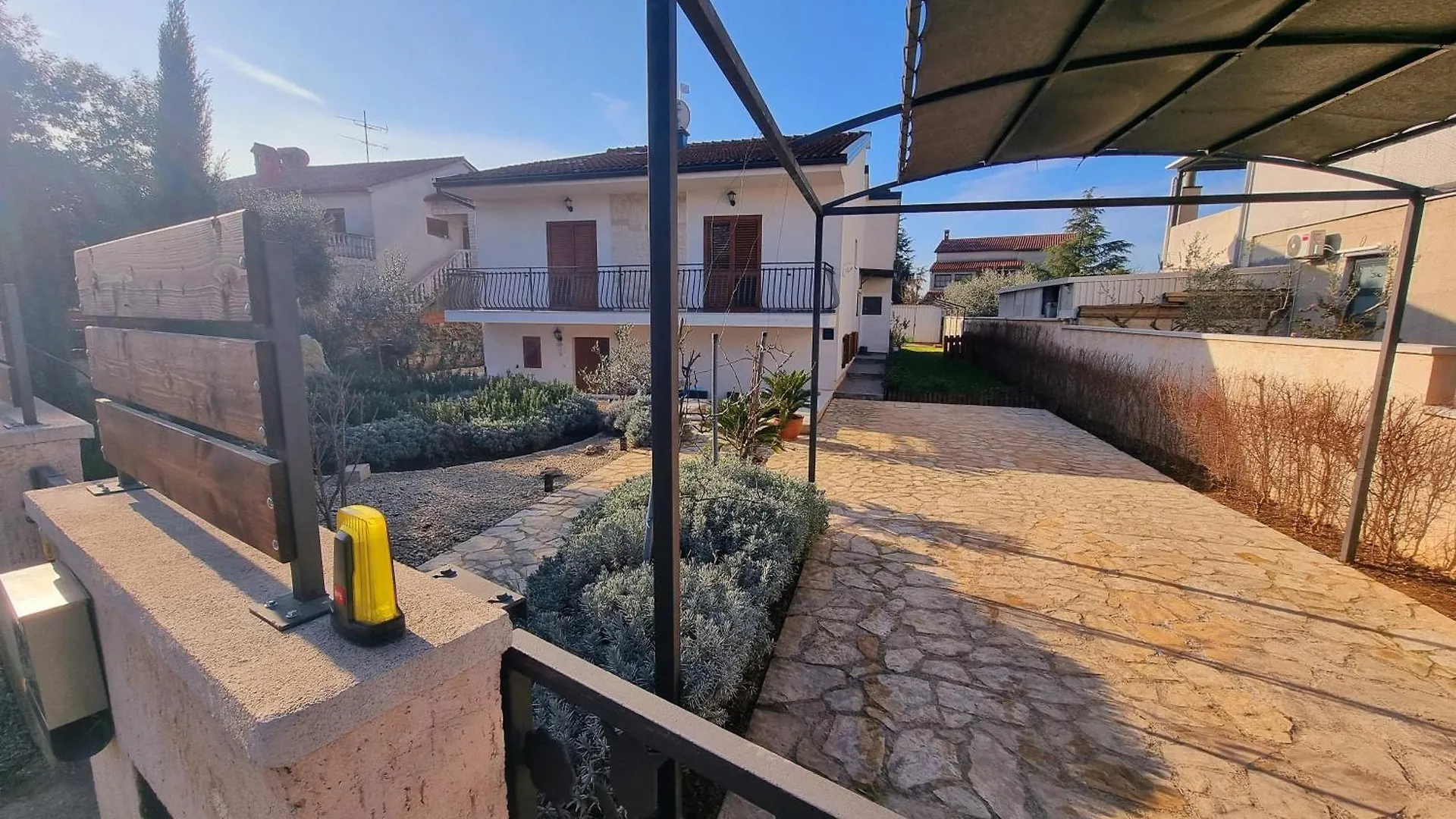 Apartments With A Parking Space Pula - 22308