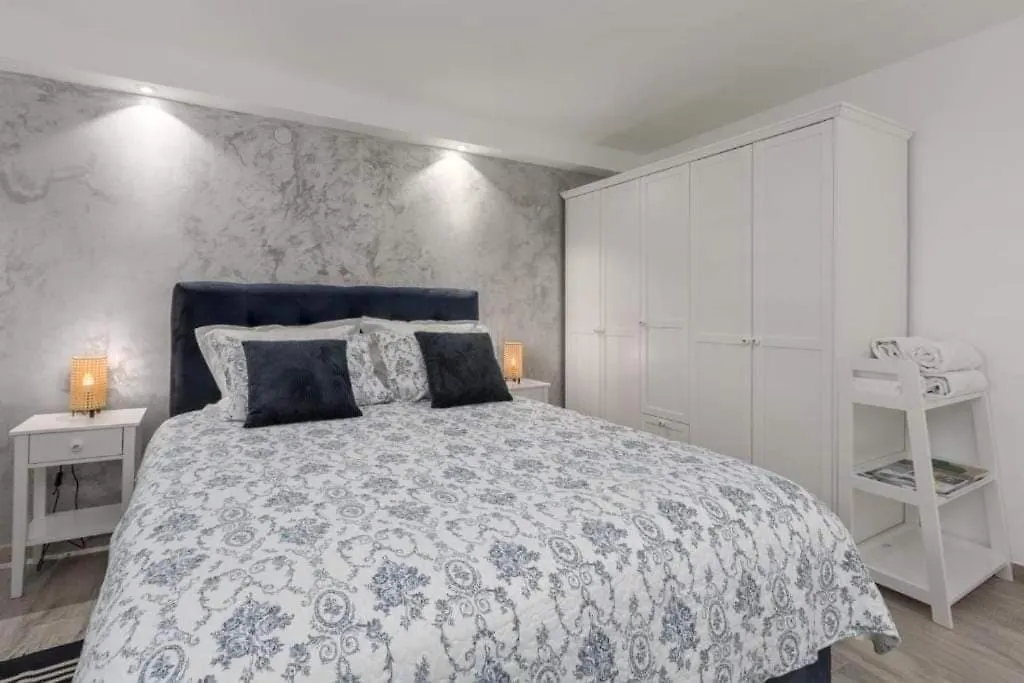 Apartments With A Parking Space Pula - 22308 Croatia