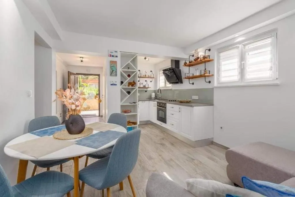 Apartments With A Parking Space Pula - 22308